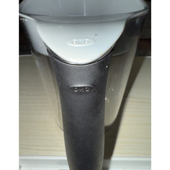 OXO Good Grips 4 Cup Fat Separator with Strainer Stopper - Picture 4 of 5